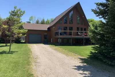 Image de Grand chalet magnifique - 2 points d'accès à la plage au magnifique lac Huron