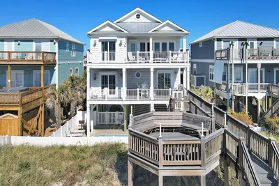 Image de C & E par la mer: 6 Br / 6. 5 Ba maison Ă Oak Island, pour 14 personnes