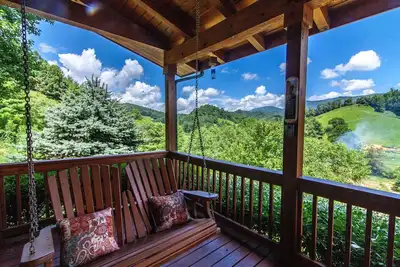 Image de 2br / 2ba Log Cabin confortable avec bain à remous, foyer, vues pastorales, près de Boone, terrasse couverte, vues des chambres