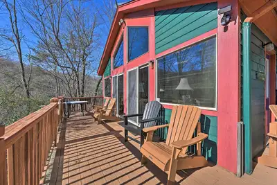 Image de Nouveau! Bryson City Cabin w / Deck, Grill & Fire Pit!