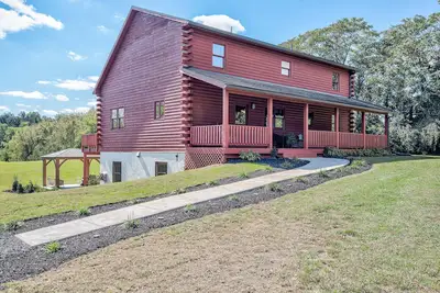 Image de Log Home sur 8 acres près des attractions de Hershey