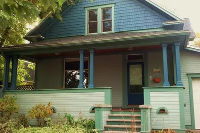 Image de Construit en 1910, cette maison de style Craftsman rénové offre le meilleur de Bozeman!