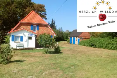 Image de Holiday Störtebecker dans une maison jumelée confortable à la périphérie