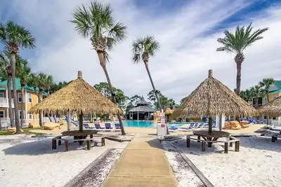 Image de Five OClock Somewhere 4bd 1 br au Purple Parrot Village Resort par Perdido Key Resort Management