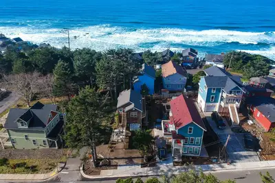 Image de Nouvelle Liste! Famille spacieuse et maison chien-amicale près de la plage et du parc!