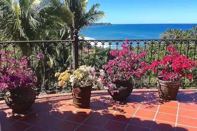 Image de Location de trois maisons - Vues spectaculaires sur l'océan et la plage de la maison principale