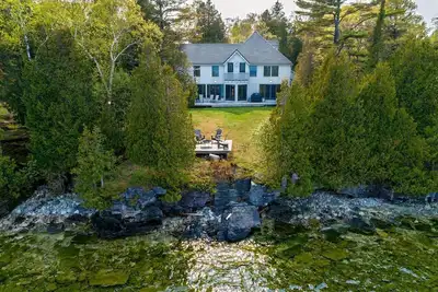Image de 5 * Lakefront Home, conçu par un architecte, sur le lac Michigan. 3 1/2 salles de bains, 7 couchages