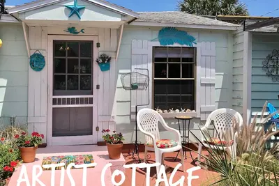 Image de Enchanting Private Beach Cottage, ÉTAPES À La Mer!