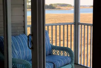 Image de Nouveau condo de 2 étages avec vue imprenable, panoramique et front de mer!
