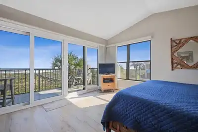 Image de Oceanfront 2 chambres / 2. Condo 5 salles de bain