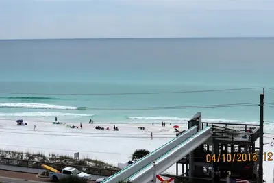 Image de Vues spectaculaires sur la plage et la piscine, service de plage, super avis