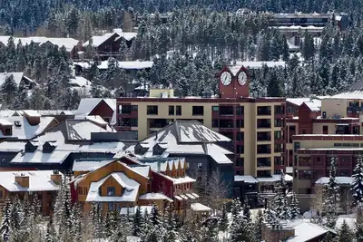 Image de Suite Ski-in / Ski-out + Balcon et cheminée privés! 6 spas / piscines