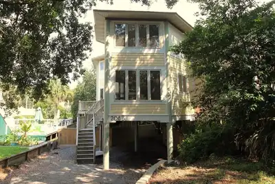 Image de Folly Treehouse - 2br Coastal Vacation Paradise