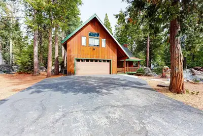 Image de Nouvelle Liste! Cabine rustique w / salle de jeux et de belles vues sur la forêt!