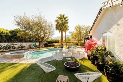 Image de Xl Private Yard plus d'un demi-acre avec Pool & Spa. Super endroit!