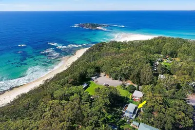 Image de Budawang - La retraite de surf ultime la plus proche de Green Island