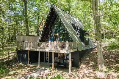 Image de Objets trouvés - Lakefront Home avec quai privé