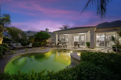 Image de Magnifique maison privée Piscine assis directement sur le 2ème trou du parcours Palmer