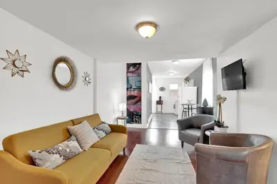 Image de Moderne, élégant près de tout pour toute la famille