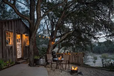 Image de Cabin in the Wine Country-Surrounded by vineyards