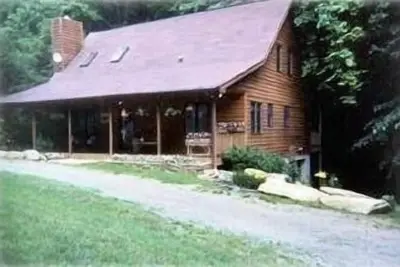 Image de Belle cabine de montagne sur Bold Mountain Creek à seulement 5 minutes de Dillsboro Nc