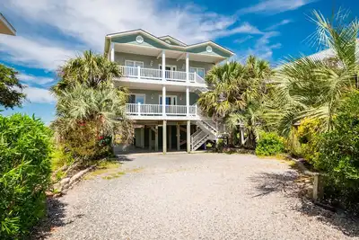 Image de Coastal Living: 6 Br / 4 Ba Ă Oak Island, pour 16 personnes