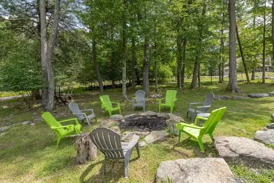Image de Maison de ville Mystic Haven -Lake Area avec foyer et spa