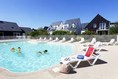Image de Appartement à quelques pas de la plage! Entrée privée + Accès piscine