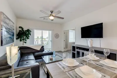 Image de Resort Condo dans Souhaitable Chandler. Des tonnes de commodités. Marcher aux restaurants, bars, café!