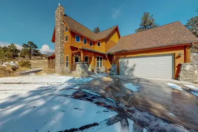 Image de Profitez du ciel nocturne de cette maison familiale avec un bain à remous privé