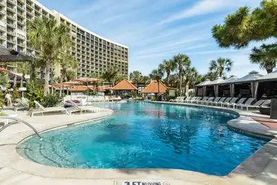 Image de San Luis 4 étoiles Resort Condo w / vue sur l'océan, piscine partagée et bain à remous