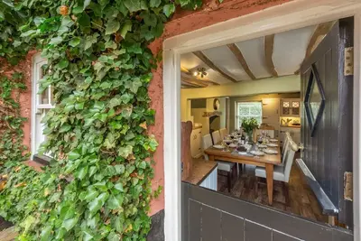 Image de Pillar Box House est une maison d'époque pouvant accueillir 8 personnes, avec jardin privé et bain à remous. Être enfant et chien
