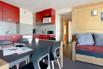 Image de Appartement rénové avec balcon · Proche pistes et commerces · Accès spa, sauna, et fitness