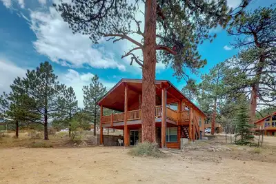 Image de Nouvelle Liste! Magnifique emplacement avec cuisine complète, terrasse meublée et vue sur la montagne