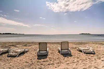Image de Beachfront Cottage w / Porch - Sur Long Island Sound