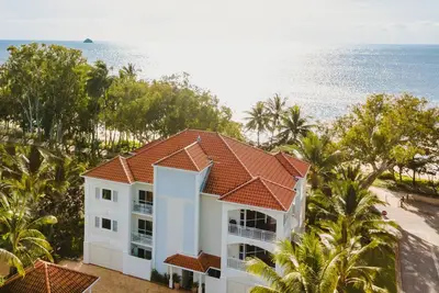 Image de Suite de luxe Ă deux chambres avec une vue spectaculaire sur le front de mer depuis votre propre terrasse