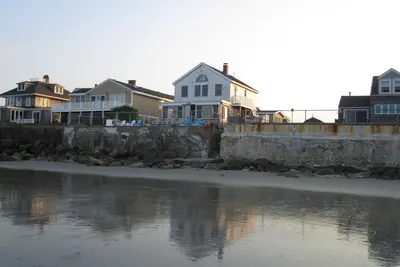 Image de Oceanfront, maison en bord de mer w vue panoramique et entrée privée à la plage de sable fin