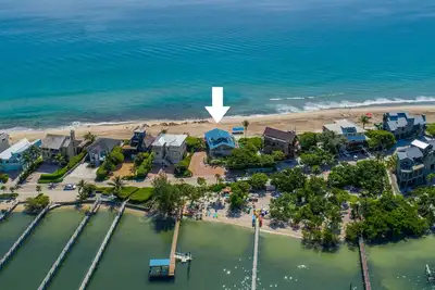 Image de Gemini Beach: 6br \/ 4. 5ba Fl Beach House sur 2 plages. Sur. Le. Plage!