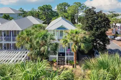 Image de Qui vend des coquillages - Old Florida Cottages, Piscine communautaire chauffée, Réservez dès aujourd'hui!