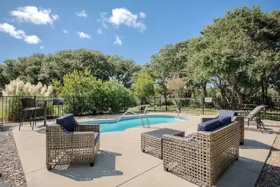Image de Seashell Cottage - Véranda, proche de la plage, piscine privée