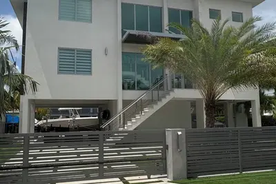 Image de Key Largo Brand Maison Neuve Avec Piscine Et Dockage