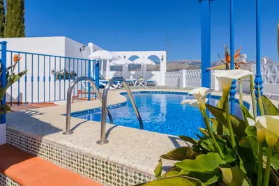 Image de Superbe villa avec vue panoramique à Torrox. Zone de détente et de sécurité. Wifi gratuit