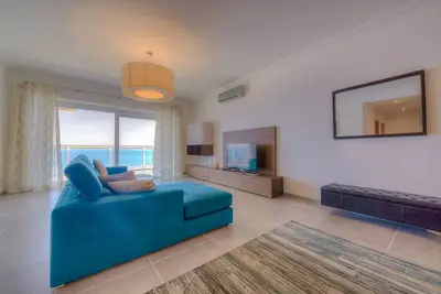 Image de Seafront Luxury Apartment with Pool