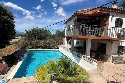 Image de Hutte-1960 Maison de campagne méditerranéenne avec jardin et piscine dans domaine de 3ha