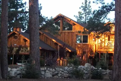 Image de Luxury Lakefront Lodge sur Eagle Point