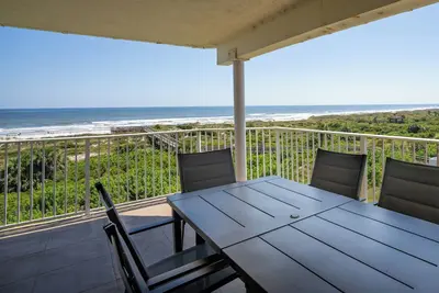 Image de Balcon prolongé face ������ l'océan donnant sur l'océan et la piscine du Colony Reef Club 2403