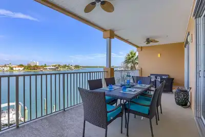 Image de Bord de l'eau, balcon spacieux, 2 rois! Câble et Wi-Fi gratuit, sans fil, piscine, bain à remous-304