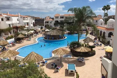 Image de Rez-de-chaussée près de la piscine - 3 chambres. - 3 salles de bain - grande terrasse sud - 6/8 pers