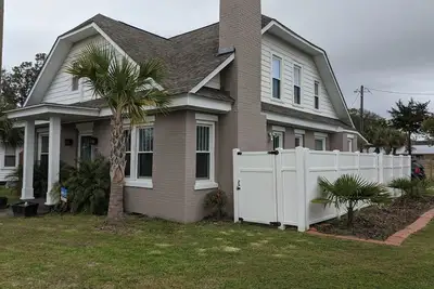 Image de Vraiment unique! 1938 Historic Beach House