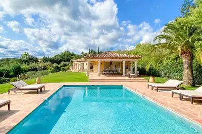 Image de Villa spacieuse, piscine, dans Golf de Beauvallon, belle vue sur mer. Plage 5 mn